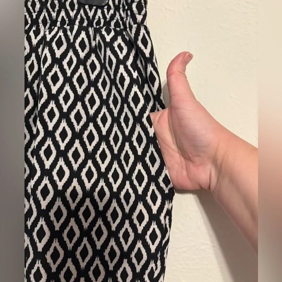 Black and White Geometric Joggers - Picture 3 of 4